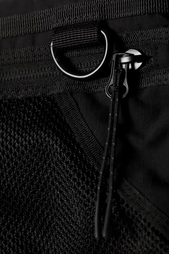 Mini-Utility-Umhängetasche – Schwarz Mini-Utility-Umhängetasche – Schwarz