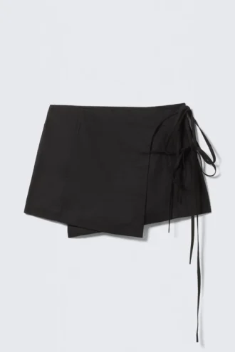 Mini-Wickelrock mit Trägern – Schwarz