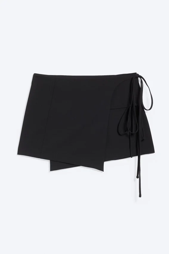 Mini-Wickelrock mit Trägern – Schwarz Mini-Wickelrock mit Trägern – Schwarz