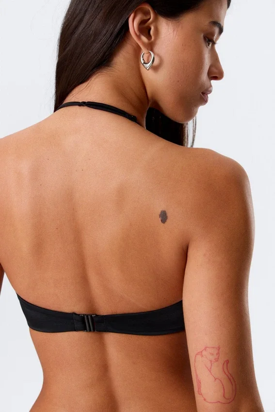 Minimalistisches Neckholder-Bikini-Oberteil – Schwarz Minimalistisches Neckholder-Bikini-Oberteil – Schwarz