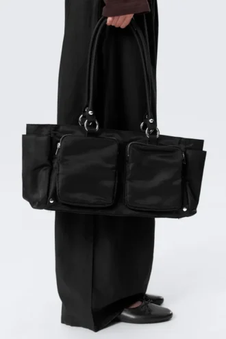 Mittlere Umhängetasche mit Taschen – Schwarz