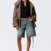 Monterey Low-Rise-Jeansshorts – Arizona Blue – Mittelblau Monterey Low-Rise-Jeansshorts – Arizona Blue – Mittelblau