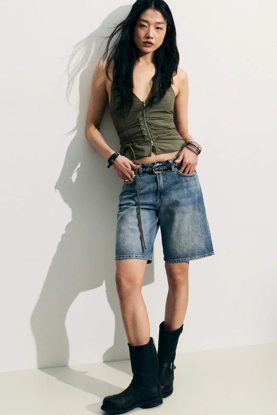 Monterey Low-Rise-Jeansshorts – Arizona Blue – Mittelblau Monterey Low-Rise-Jeansshorts – Arizona Blue – Mittelblau