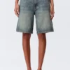 Monterey Low-Rise-Jeansshorts – Arizona Blue – Mittelblau Monterey Low-Rise-Jeansshorts – Arizona Blue – Mittelblau