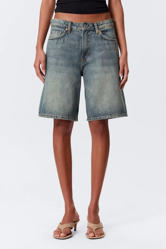 Monterey Low-Rise-Jeansshorts – Arizona Blue – Mittelblau Monterey Low-Rise-Jeansshorts – Arizona Blue – Mittelblau