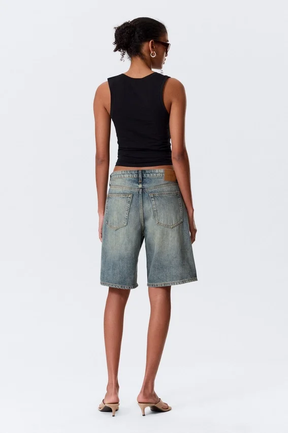 Monterey Low-Rise-Jeansshorts – Arizona Blue – Mittelblau Monterey Low-Rise-Jeansshorts – Arizona Blue – Mittelblau