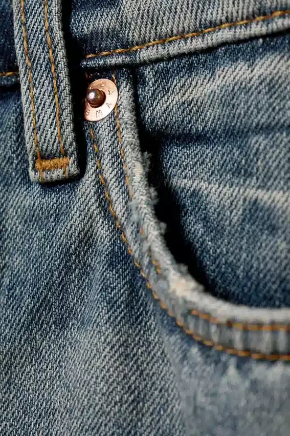 Monterey Low-Rise-Jeansshorts – Arizona Blue – Mittelblau Monterey Low-Rise-Jeansshorts – Arizona Blue – Mittelblau