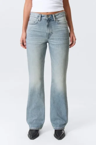 Moon Mid Rise Regular Bootcut Jeans – Seventeen Blue – Mittelblau Moon Mid Rise Regular Bootcut Jeans – Seventeen Blue – Mittelblau