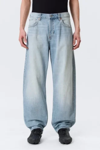 Nebula Unisex-Jeans mit mittlerer Leibhöhe und lockerem, tonnenförmigem Barrel – Kimberley Blue – Hellblau Nebula Unisex-Jeans mit mittlerer Leibhöhe und lockerem, tonnenförmigem Barrel – Kimberley Blue – Hellblau