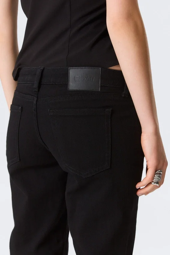 Neptune Low-Rise-Jeans mit schmalem, geradem Bein – Black Rinse – Schwarz Neptune Low-Rise-Jeans mit schmalem, geradem Bein – Black Rinse – Schwarz