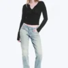 Neptune Low-Rise-Jeans mit schmalem, geradem Bein – Broken Blue – Hellblau