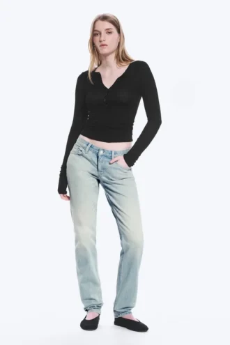 Neptune Low-Rise-Jeans mit schmalem, geradem Bein – Broken Blue – Hellblau Neptune Low-Rise-Jeans mit schmalem, geradem Bein – Broken Blue – Hellblau