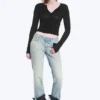 Neptune Low-Rise-Jeans mit schmalem, geradem Bein – Broken Blue – Hellblau