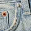 Neptune Low-Rise-Jeans mit schmalem, geradem Bein – Broken Blue – Hellblau