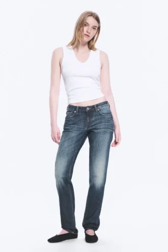 Neptune Low Rise Slim Straight Leg Jeans – Blue Hymn – Mittelblau Neptune Low Rise Slim Straight Leg Jeans – Blue Hymn – Mittelblau