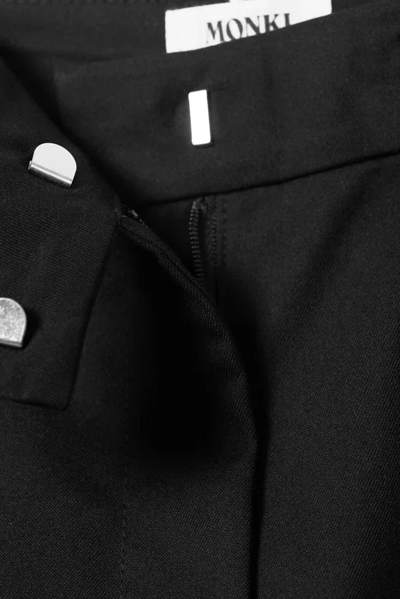 Niedrig geschnittene Anzughose – Schwarz Niedrig geschnittene Anzughose – Schwarz