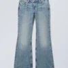 Nova Low Rise Slim Bootcut Jeans – Blue Stream – Mittelblau Nova Low Rise Slim Bootcut Jeans – Blue Stream – Mittelblau