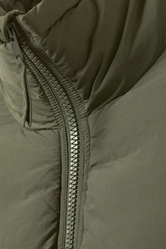 Nylon-Daunenjacke mit Kordelzug – Salbeigrün Nylon-Daunenjacke mit Kordelzug – Salbeigrün