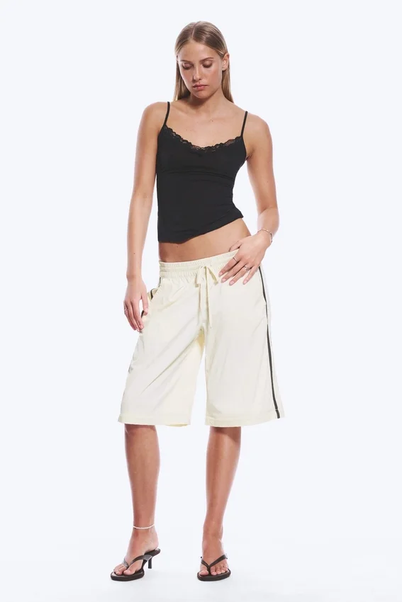 Nylon-Jogging-Hose mit abnehmbaren Beinen – Beige – Schwarze Streifen Nylon-Jogging-Hose mit abnehmbaren Beinen – Beige – Schwarze Streifen