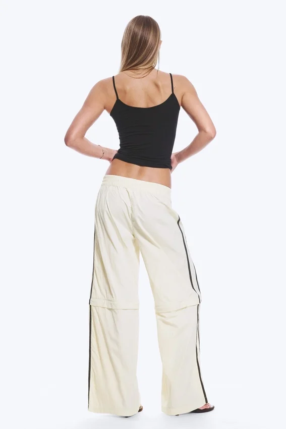 Nylon-Jogging-Hose mit abnehmbaren Beinen – Beige – Schwarze Streifen Nylon-Jogging-Hose mit abnehmbaren Beinen – Beige – Schwarze Streifen