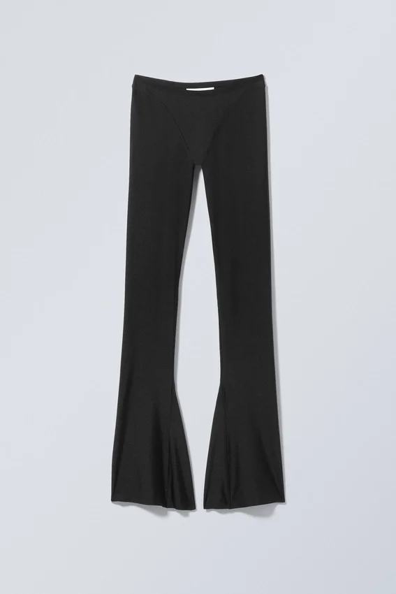 Nylon-Leggings mit ausgestelltem, geschlitztem Saum – Schwarz Nylon-Leggings mit ausgestelltem, geschlitztem Saum – Schwarz