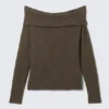 Off-Shoulder-Pullover – Dunkelbraun