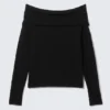 Off-Shoulder-Pullover – Schwarz