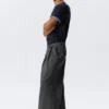 Otis Baggy-Chino aus plissiertem Twill – Dunkelgrau Otis Baggy-Chino aus plissiertem Twill – Dunkelgrau