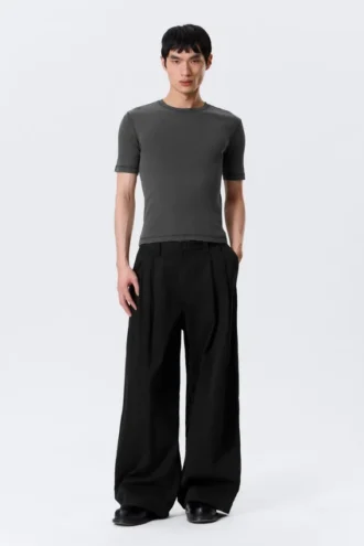 Otis Baggy-Chino aus plissiertem Twill – Schwarz