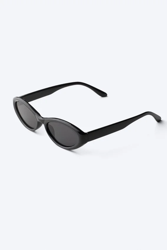 Ovale Sonnenbrillen – Schwarz – Schwarze Gläser Ovale Sonnenbrillen – Schwarz – Schwarze Gläser