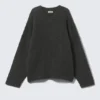 Oversize-Pullover aus Wollmischung mit V-Ausschnitt – Schwarz Oversize-Pullover aus Wollmischung mit V-Ausschnitt – Schwarz