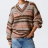 Oversize-Strickpullover mit V-Ausschnitt – braun-orange gestreift Oversize-Strickpullover mit V-Ausschnitt – braun-orange gestreift