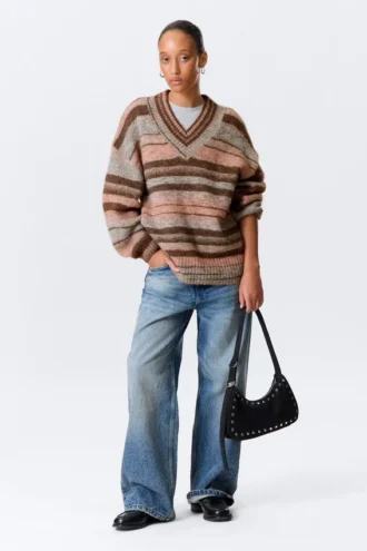 Oversize-Strickpullover mit V-Ausschnitt – braun-orange gestreift