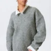 Oversize-Strickpullover mit V-Ausschnitt – Grau meliert Oversize-Strickpullover mit V-Ausschnitt – Grau meliert
