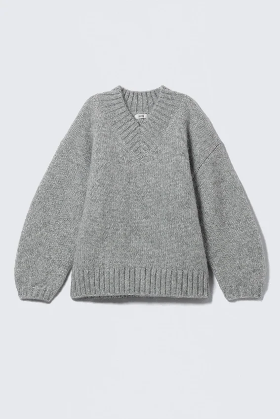 Oversize-Strickpullover mit V-Ausschnitt – Grau meliert Oversize-Strickpullover mit V-Ausschnitt – Grau meliert