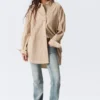 Oversized-Langarm-Hemd – gestreift, beige