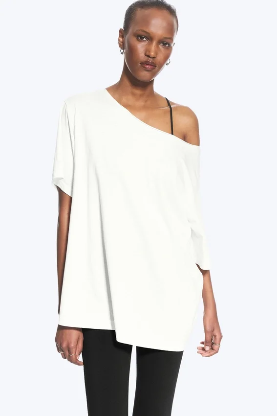 Oversized-T-Shirt mit U-Boot-Ausschnitt – Off-White Oversized-T-Shirt mit U-Boot-Ausschnitt – Off-White