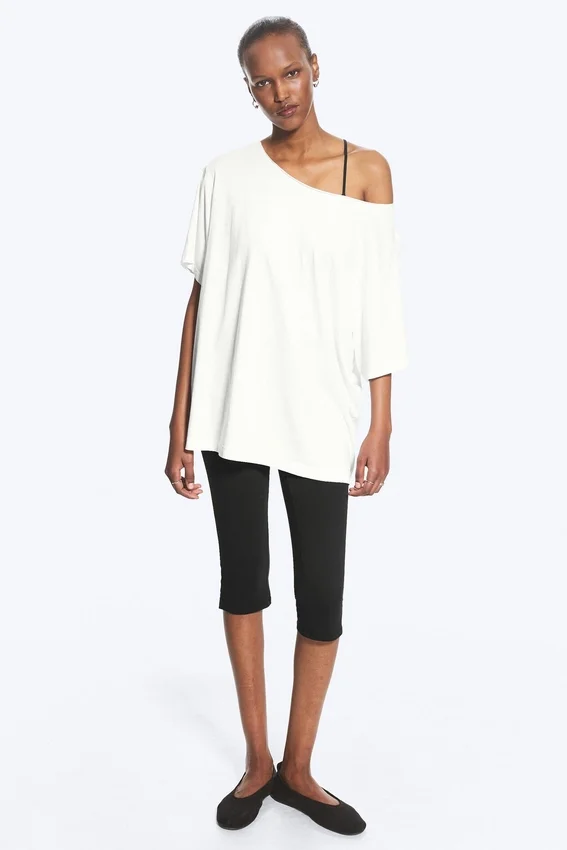 Oversized-T-Shirt mit U-Boot-Ausschnitt – Off-White Oversized-T-Shirt mit U-Boot-Ausschnitt – Off-White