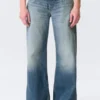 Paz Low-Rise-Jeans ohne Bund mit weitem Bein – Blue Horses – Mittelblau Paz Low-Rise-Jeans ohne Bund mit weitem Bein – Blue Horses – Mittelblau