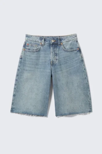 Peggy Denim-Shorts mit niedriger Taille und weitem, baggy Beinschnitt – Mittelblau – Mittelblau