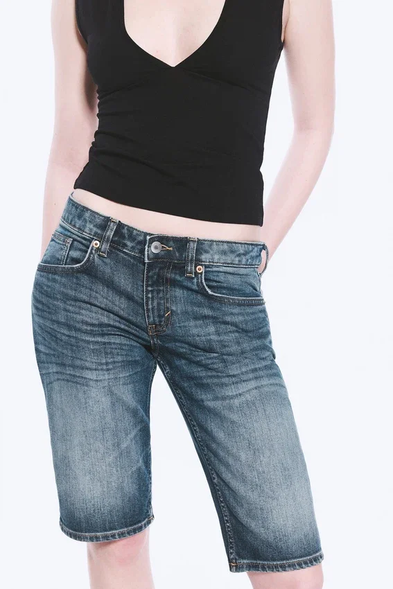 Planet Slim Denim-Shorts mit niedriger Leibhöhe – Blue Hymn – Mittelblau Planet Slim Denim-Shorts mit niedriger Leibhöhe – Blue Hymn – Mittelblau