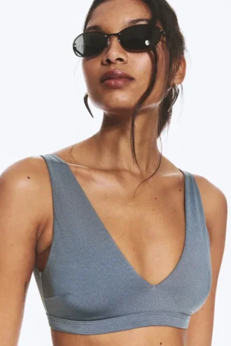 Plunge-Bikini-Oberteil zum Hineinschlüpfen – Dusty Blue – Shimmer