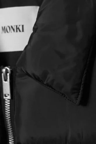 Pufferjacke mit Kragen – Schwarz