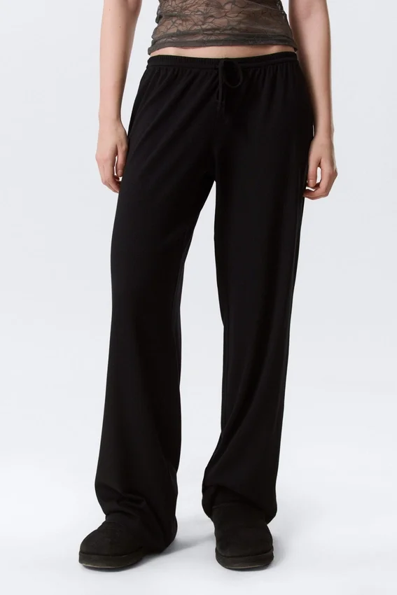 Pyjama-Hose mit mittlerer Leibhöhe und lockerer Passform – Schwarz Pyjama-Hose mit mittlerer Leibhöhe und lockerer Passform – Schwarz
