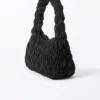 Rechteckige Schultertasche mit Smok-Detail – Schwarz