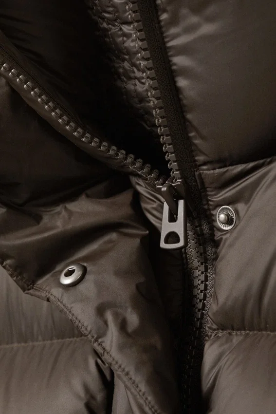 Recycelte Daunen-Pufferjacke – Dunkelbraun Recycelte Daunen-Pufferjacke – Dunkelbraun