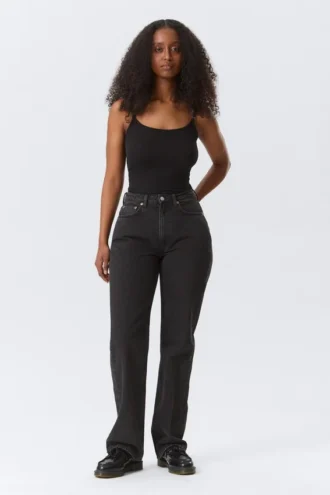 Resolute Curve – Straight-Fit-Jeans mit hoher Taille – Tuned Black – Schwarz