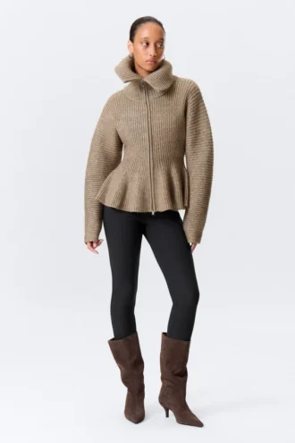 Rippgestrickter Peplum-Pullover mit Reißverschluss – Dusty Mole