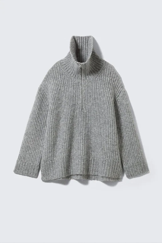 Rippgestrickter Rollkragen-Pullover mit halbem Reißverschluss – Grau meliert Rippgestrickter Rollkragen-Pullover mit halbem Reißverschluss – Grau meliert