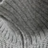 Rippgestrickter Rollkragen-Pullover mit halbem Reißverschluss – Grau meliert Rippgestrickter Rollkragen-Pullover mit halbem Reißverschluss – Grau meliert